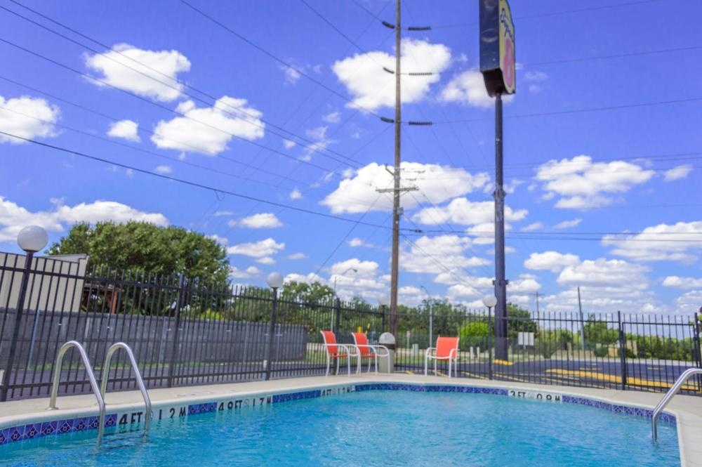 Super 8 by Wyndham Ardmore Image 32